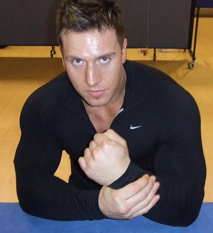 How tall is Rob Terry?